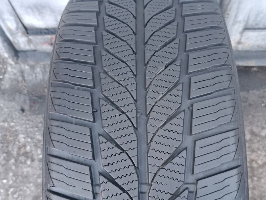 225/45/17 Viking
