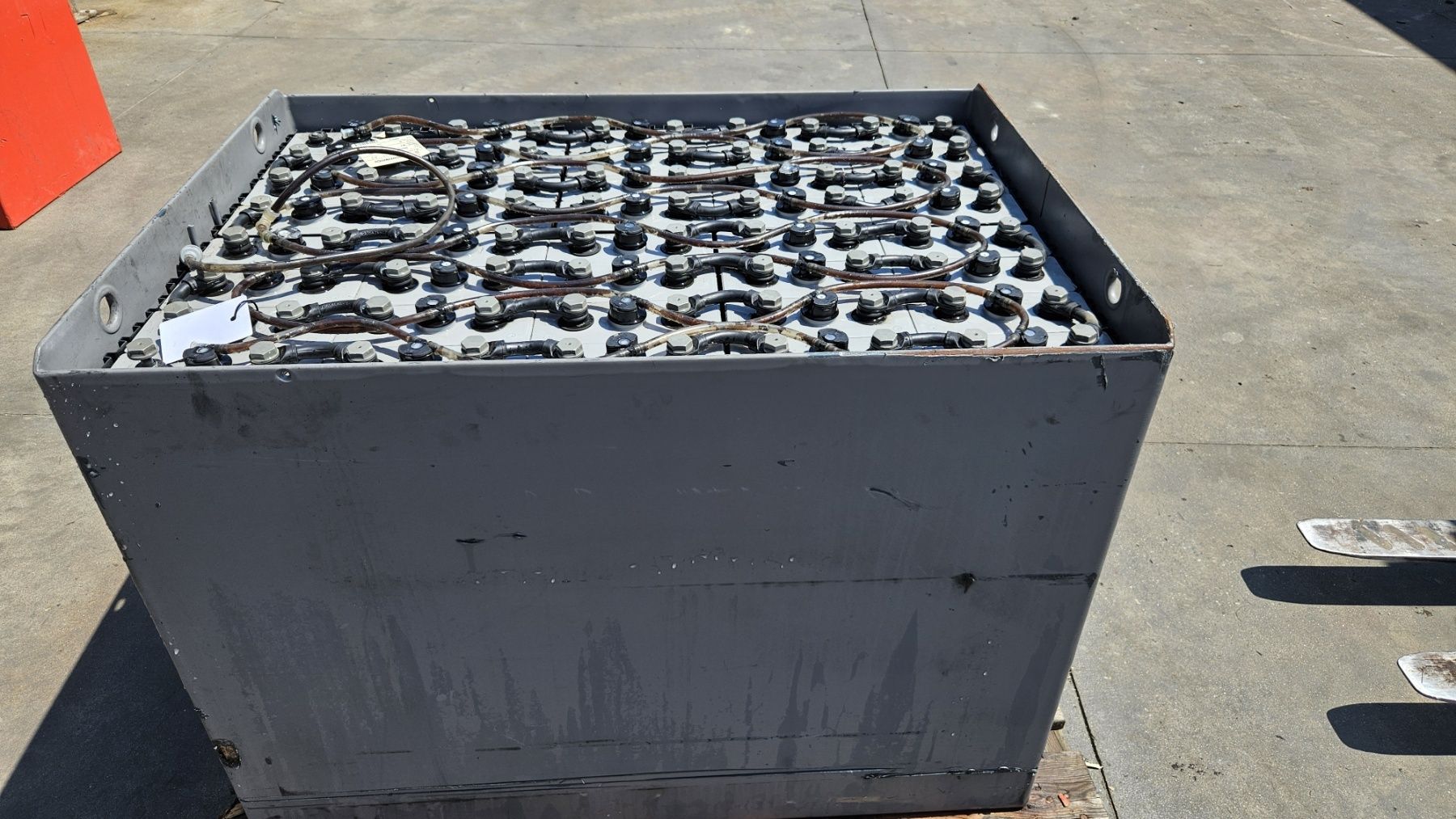 Ремонт на Тягови Батерии 12v 24v 48v 80v