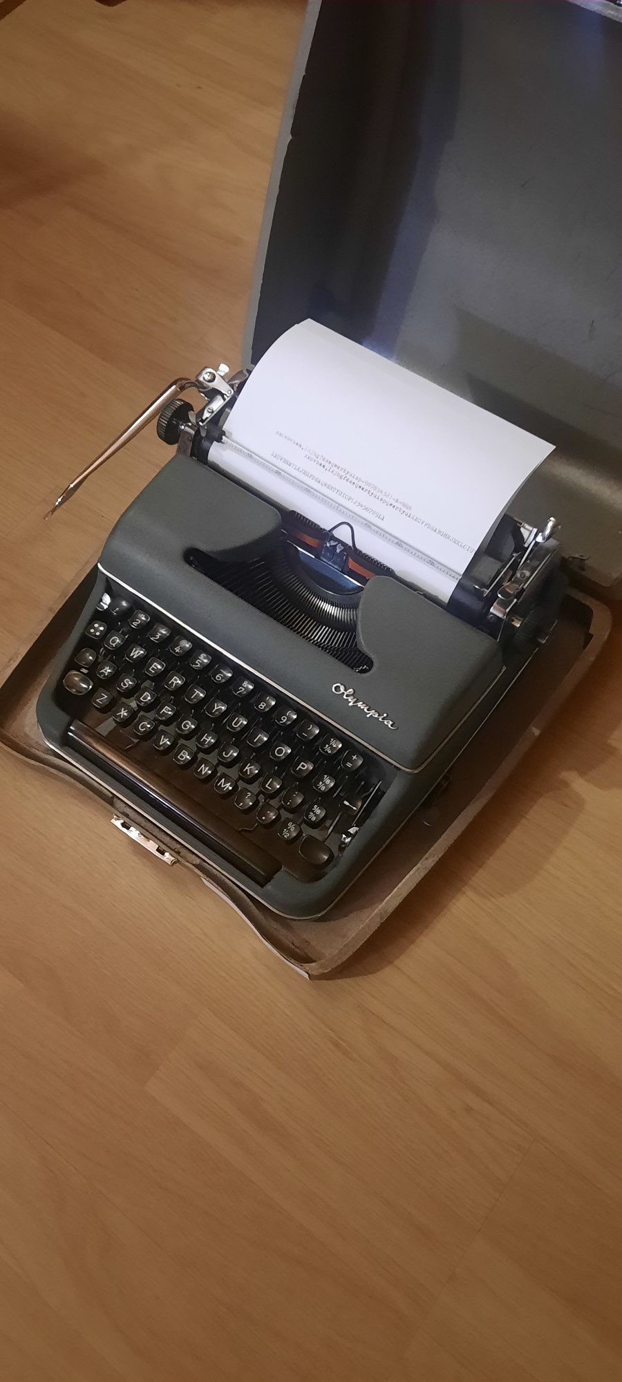 Mașină de scris Olympia SM3 impecabilă
