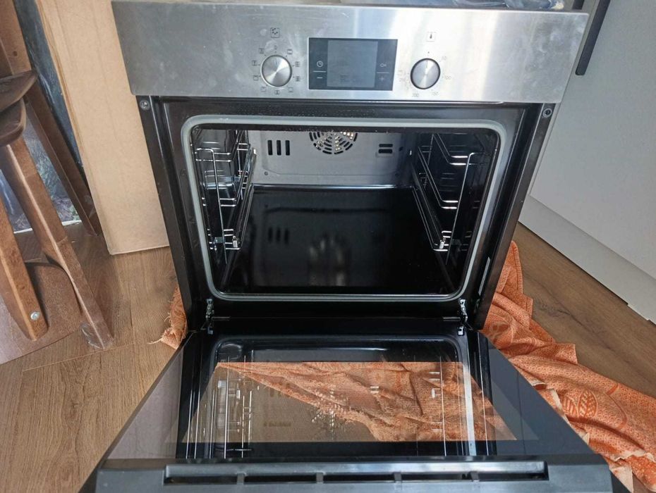 Продам духовку в отличном состоянии.