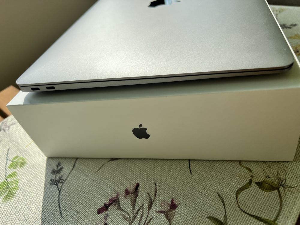 Macbook air 2020 M1 процесор