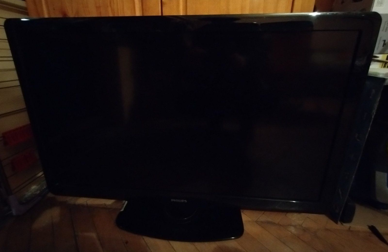 Телевизор  Samsung LE32E420E2W, 32-инчов LCD телевизор