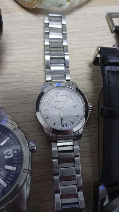 Vând ceasuri  bărbătești și dama