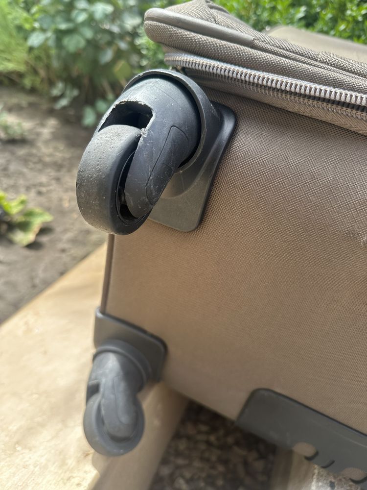 Продам чемодан Samsonite