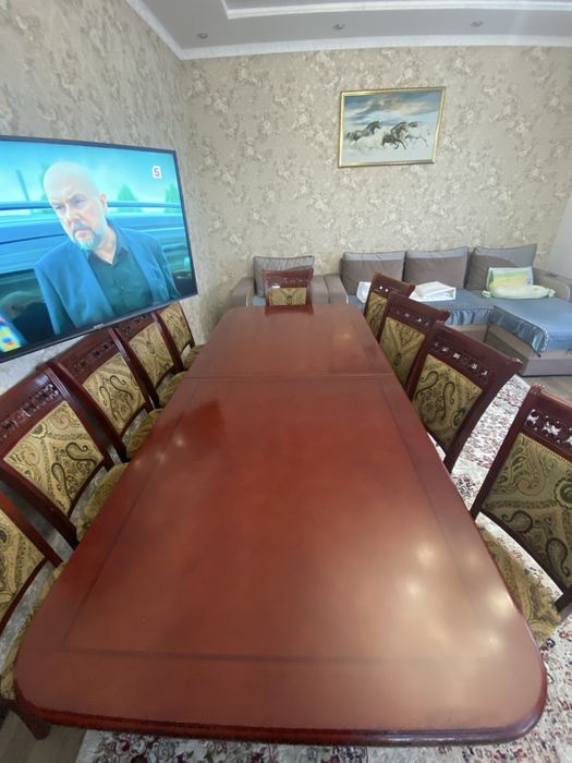 Продается стол со стульями