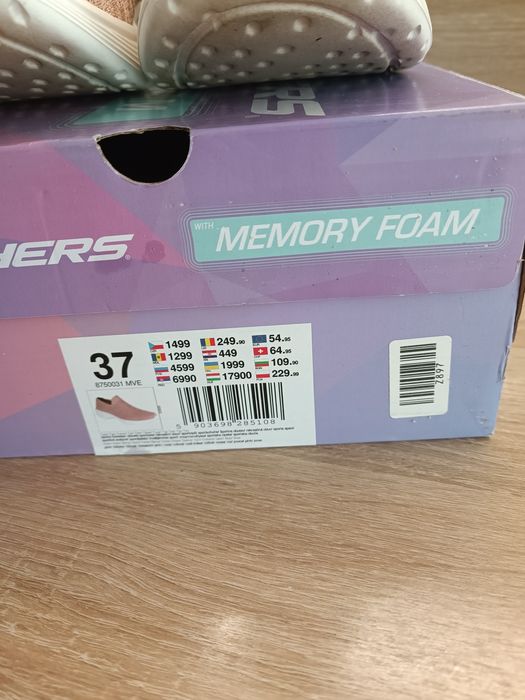 Skechers,calvin klein nike,nike 270