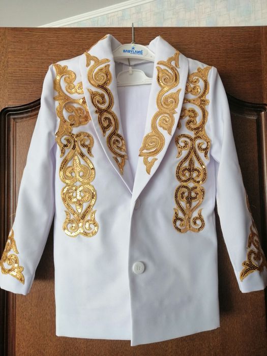 Костюм продам