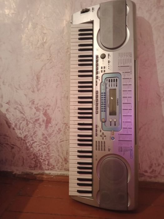 Сентезатор в хорошом состояние