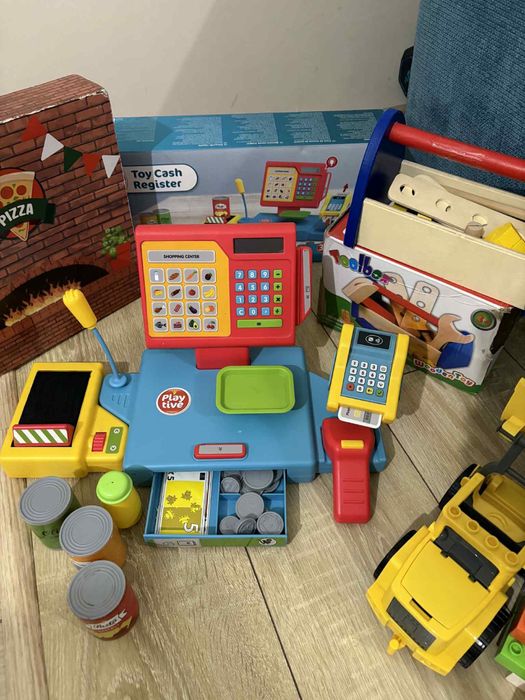 Багер с лего части, касов апарат, дървена пица с велкро парчета