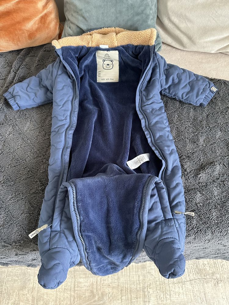 Salopeta bebe de la NEXT matlasata din fleece 6-9 luni ( 74 cm)