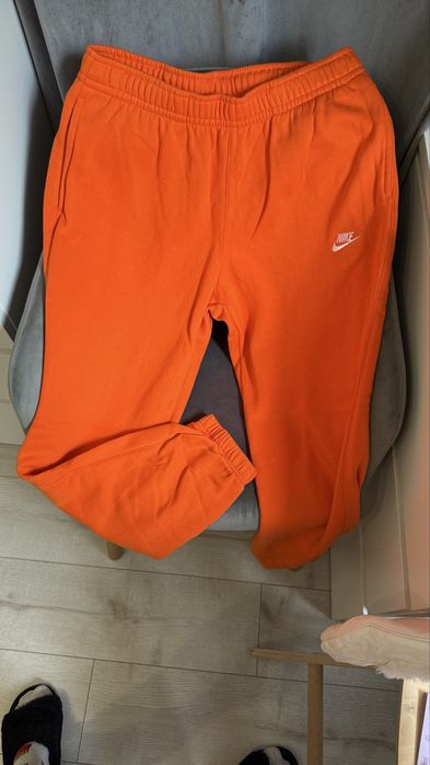 Нов екип Nike L