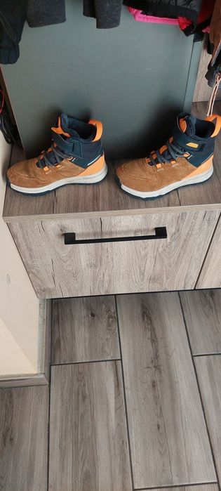 Детски боти от Декатлон.