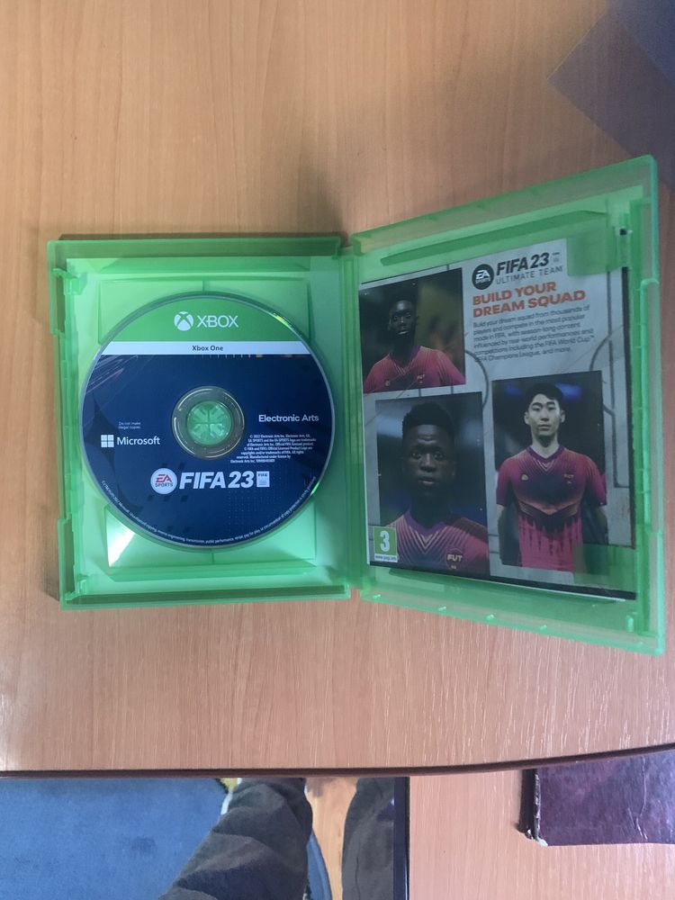 Vand FIFA 23, format CD plus carcasa jocului, aproape impecabil.