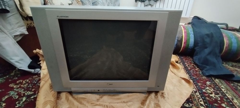 LG Flatron, в хорошем состоянии, работает.