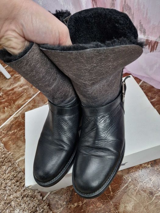 Ghete damă din piele cu blană – mărimea 39