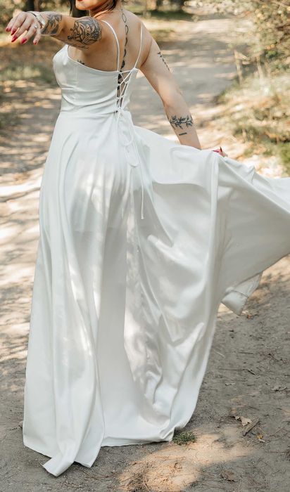 Сватбена рокля - американ сатен, семпла, елегантен дизайн