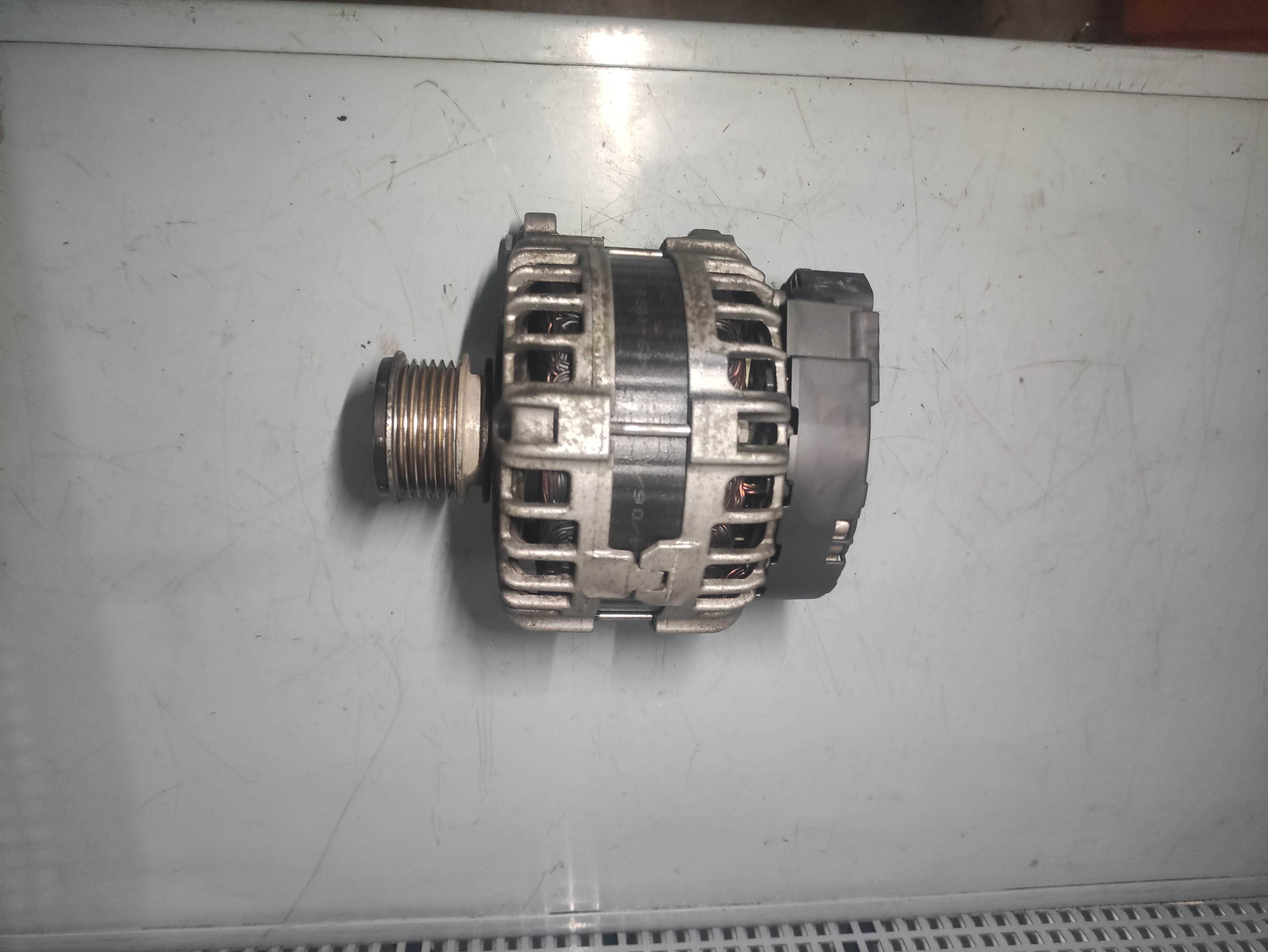 Alternator volkswagen vw passat b7 cod 03l903024F