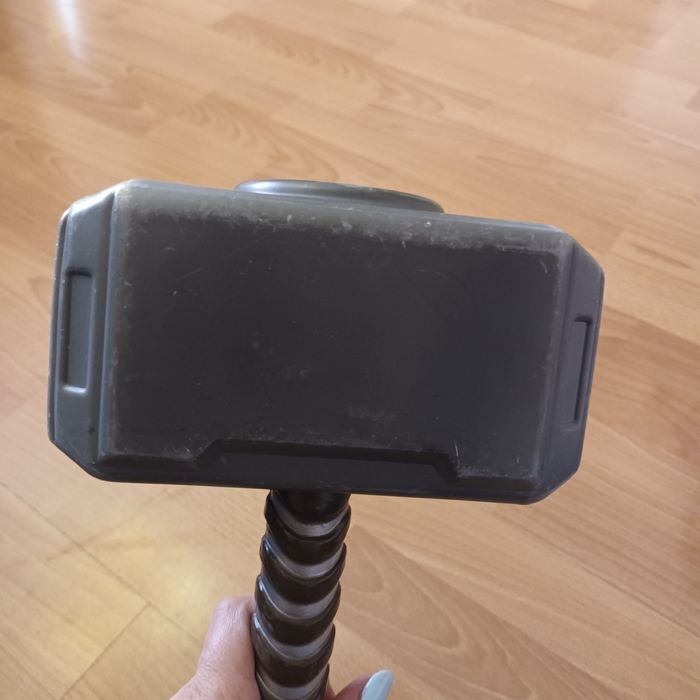 Чука и брадвата на Тор