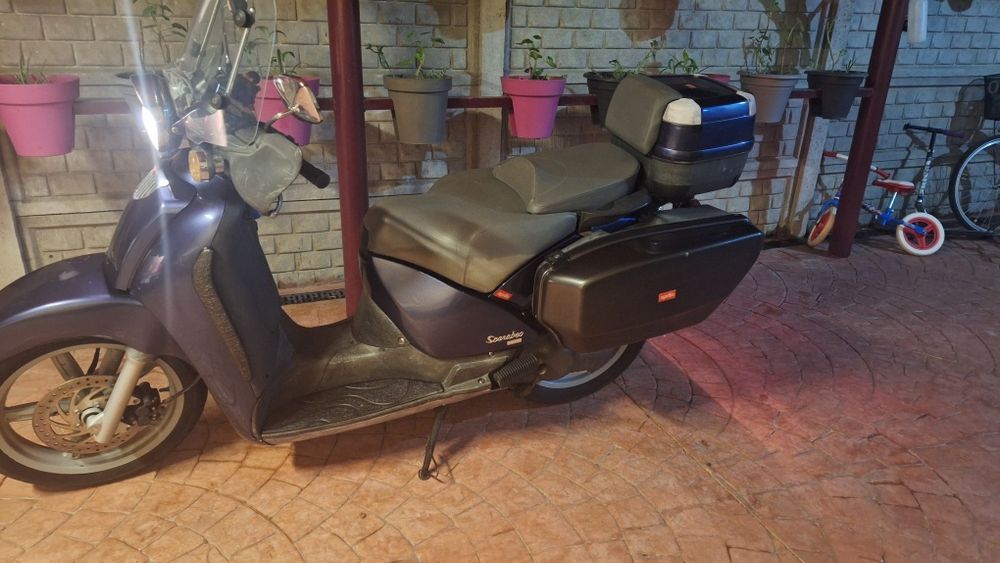 Vând scuter 200cm cu reviziile făcute + itp și asigurare.