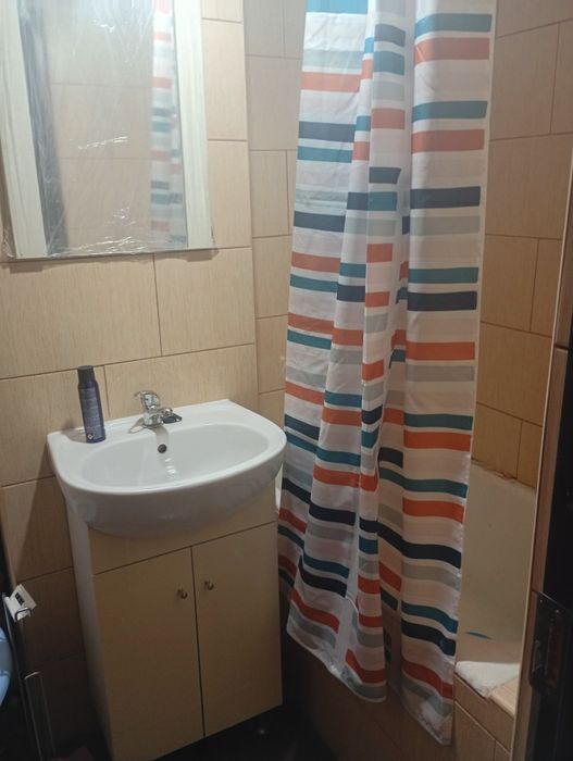 Închirez apartament zona micro 14 !1