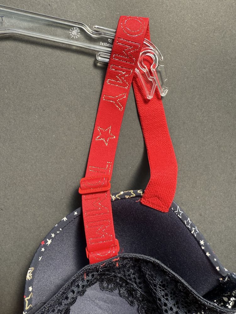 Сутиен в десен на звезди Tommy Hilfiger /75B/