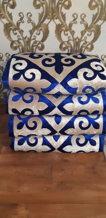 Қазақи нақышта төр көрпе