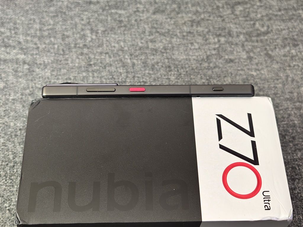 Продавам телефон Nubia Z70 Ultra 16/512gb