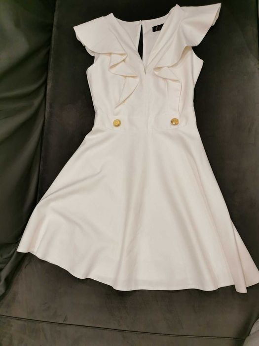 бяла бутикова рокля