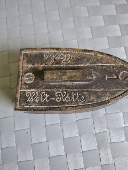 Метална ютия с надписи