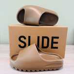 Yeezy Slide - Core (Maro)