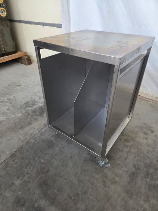 Немска спомагателна масичка от неръждаема стомана с място за чували