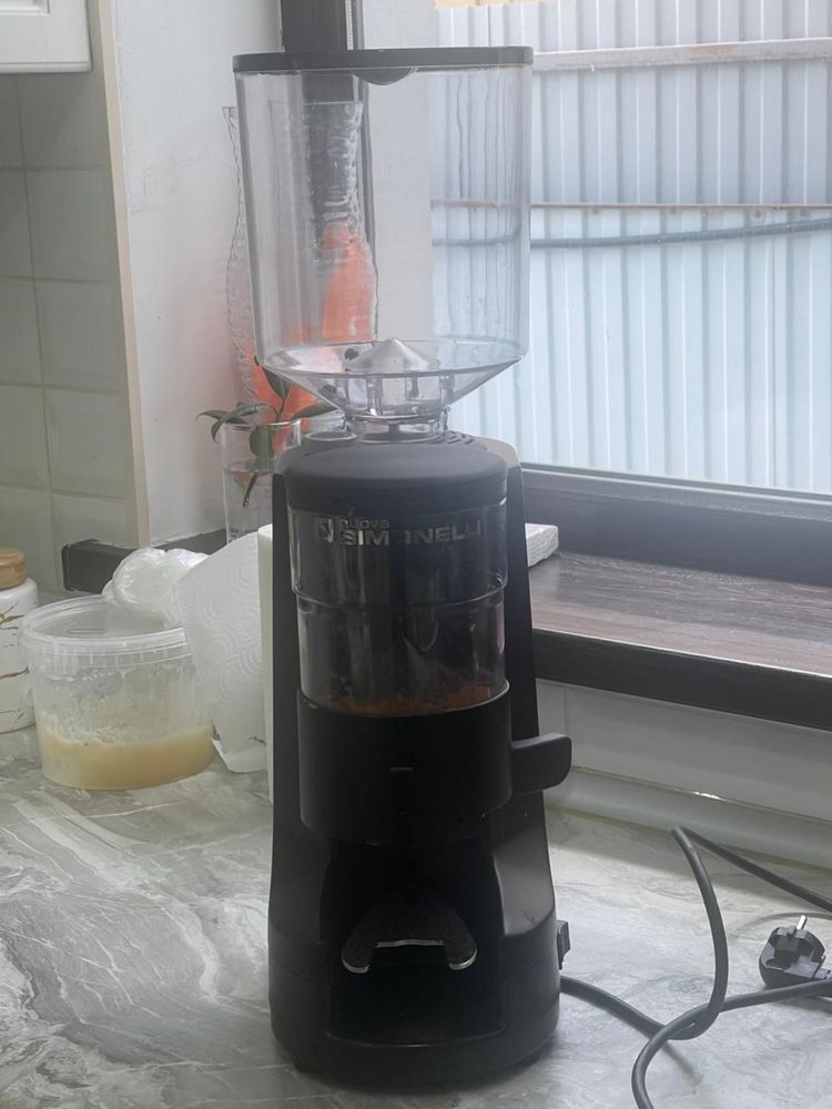 Кофемолка оригинальная фирма Simonelli