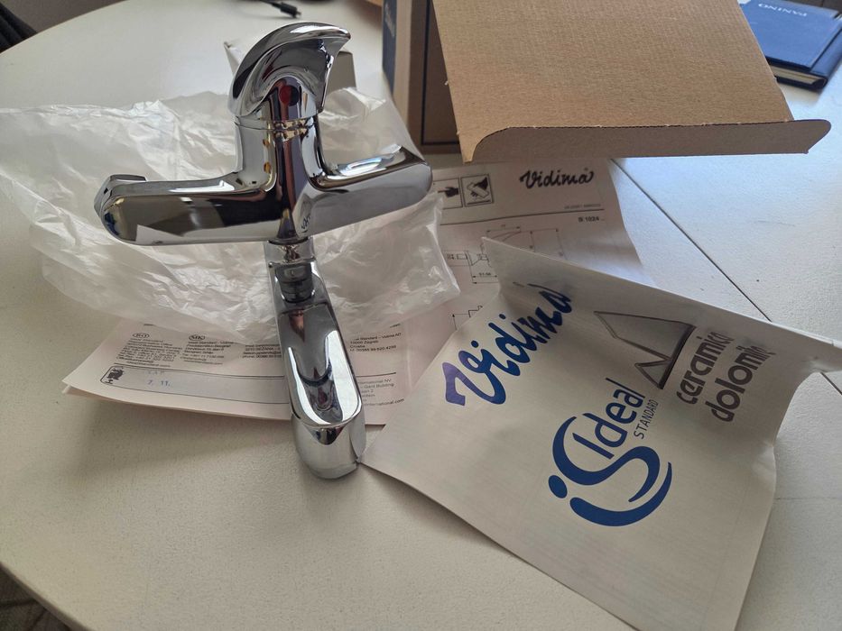 Vidima Стенен смесител за умивалник модел Orion B1024AA