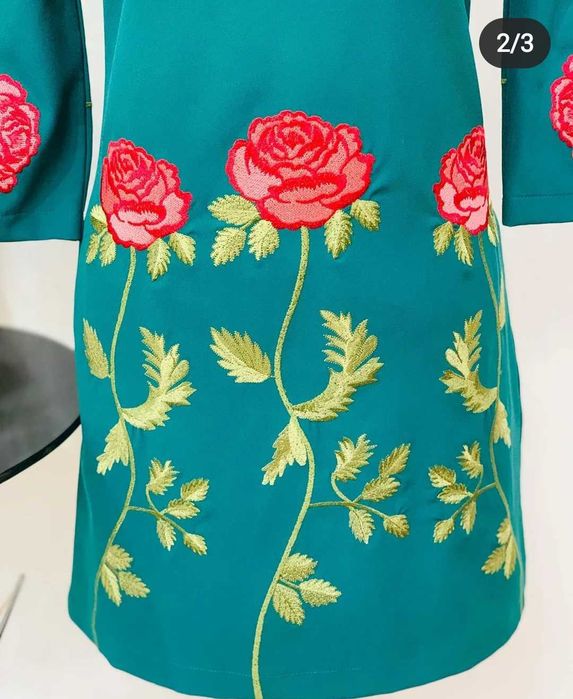 Rochie verde cu trandafiri brodati, marimea S, cu eticheta