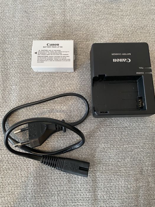 Фотоапарат Canon EOS 700D