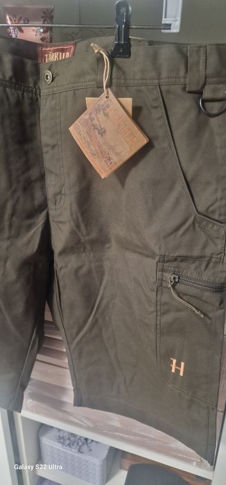 Pantaloni harkila