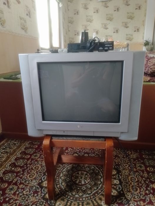 Продаю телвизор Элжи