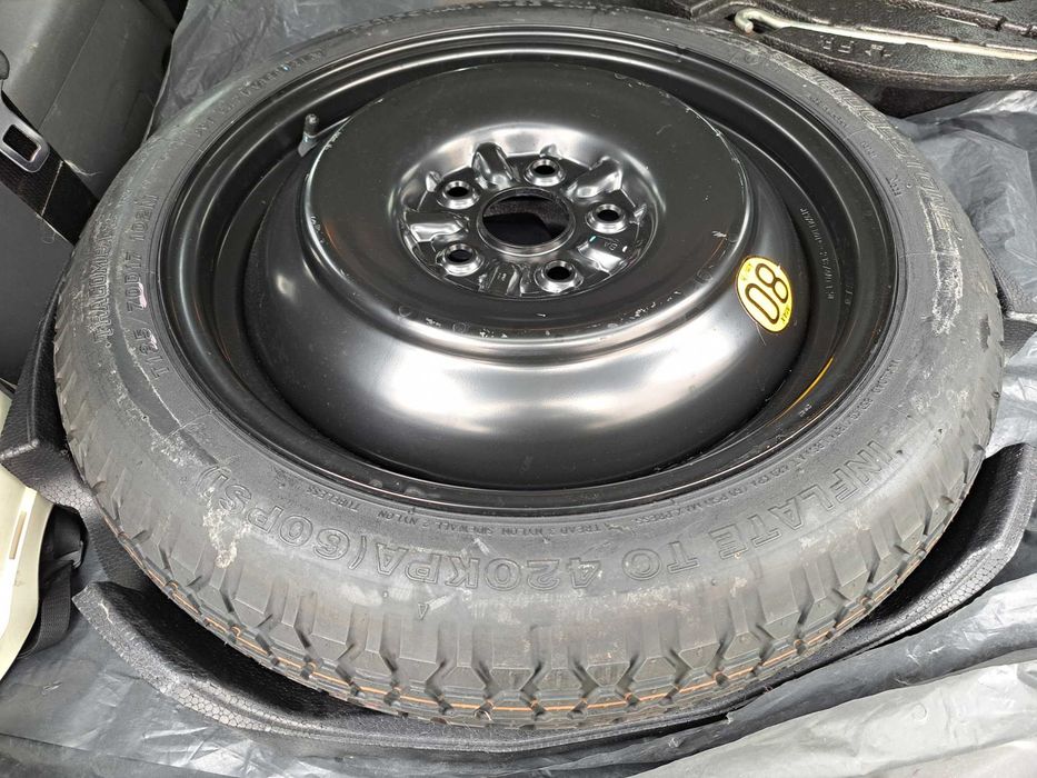 Патерица за Тойота приус плюс