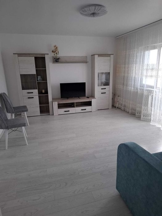 Inchiriez apartament decomandat zona Ciuperca
