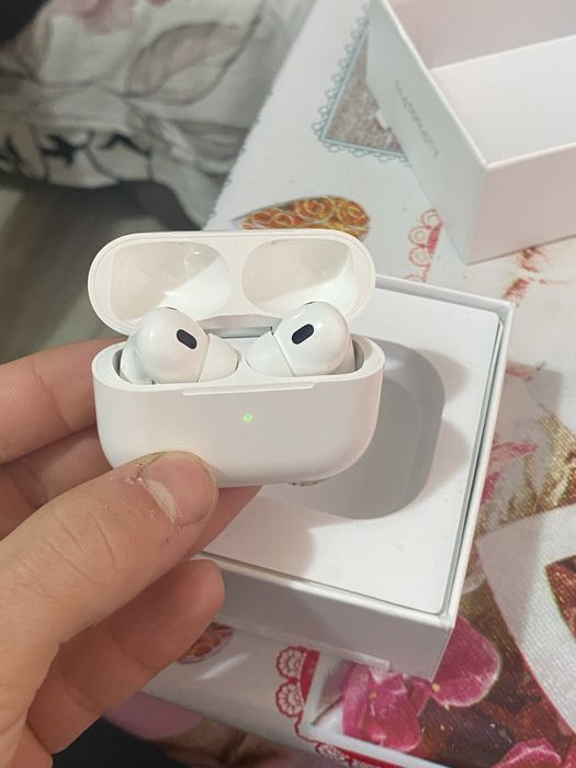 Vand casti Airpods pro