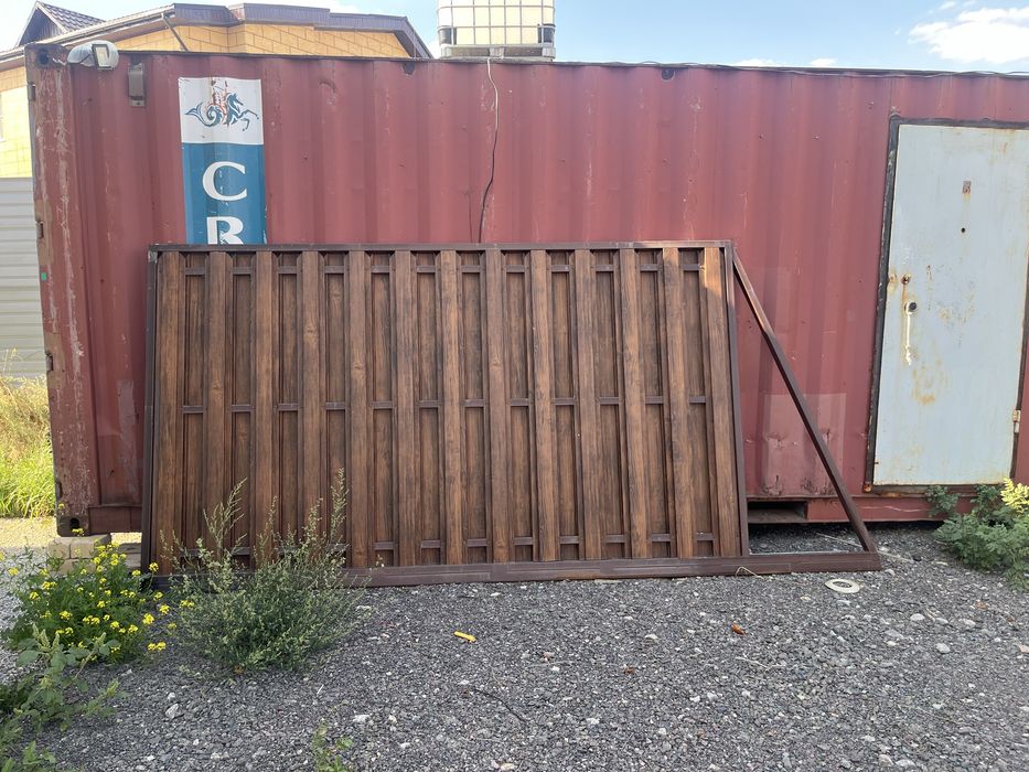 Продам ворота без мотора только ворота высота 1,8м длина 3м