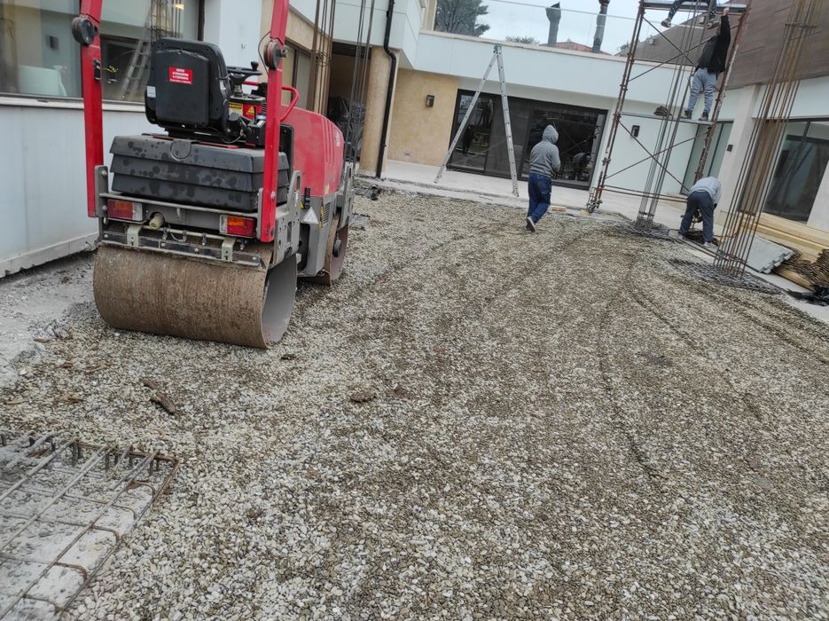 Inchiriez,miniexcavator,bobcat ,buldoexcavator cu furci&picon cilindru
