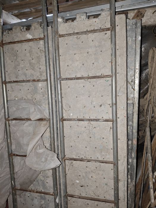 Vând schela metalica