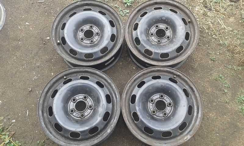 Продам оригинальные металлические диски на Volkswagen Golf