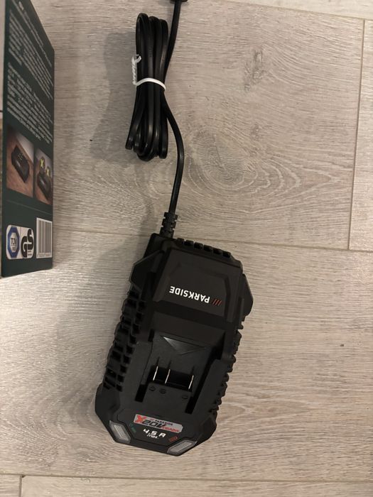 Двойно зарядно устройство Parkside за 20V батерии