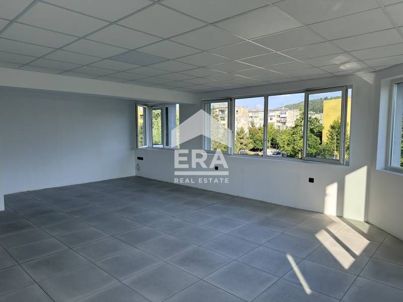 Дава се под наем Офис в Велико Търново, Чолаковци - 31 кв.м за 255 € - Снимка #1