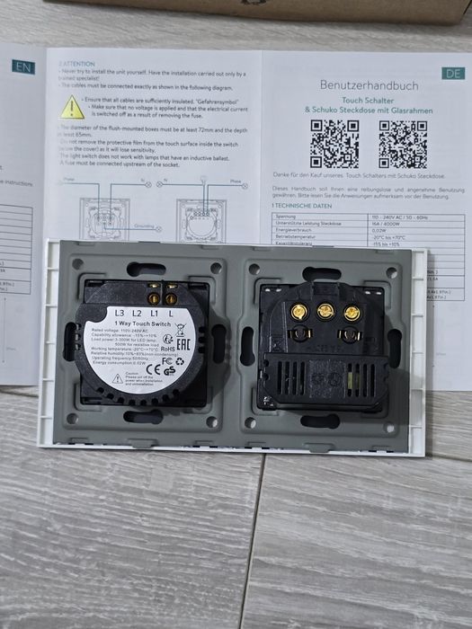 Întrerupător tactil + priză USB Schuko încastrată – sticlă albă