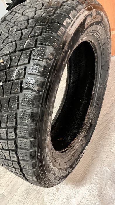 Срочно продам шины зимние на Лексус 570