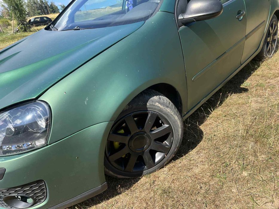 Продавам голф 5