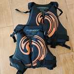 спасителна жилетка TYPHOON с цип (размери S/M и L/XL)